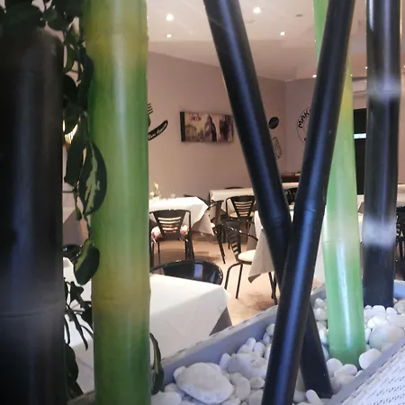 Aparthotel & Europa 3*
