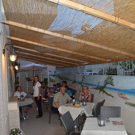 Aparthotel & Europa 3*