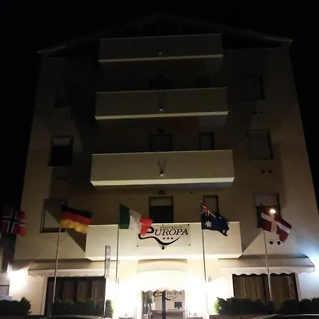 & Europa 3*