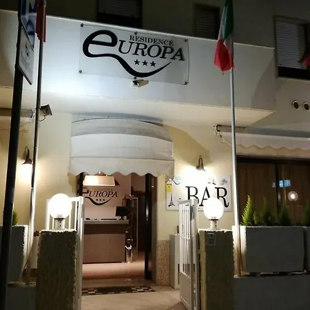 Aparthotel & Europa 3*